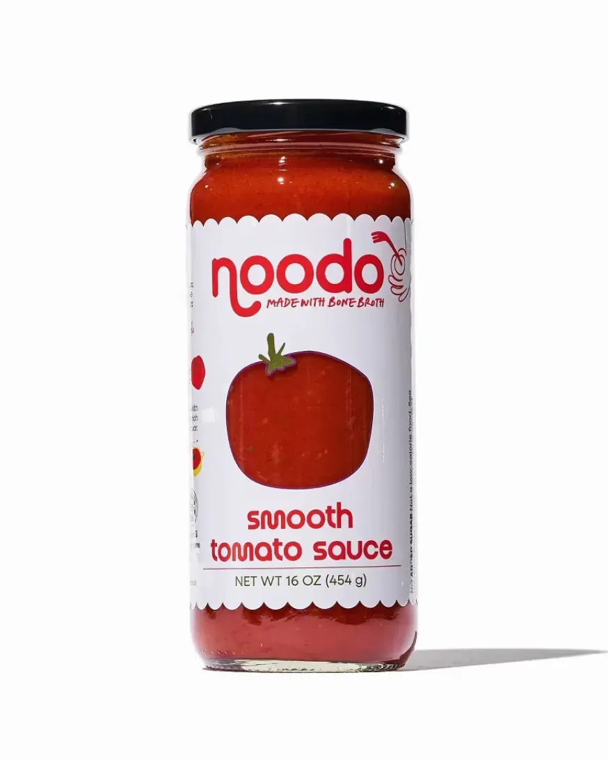 Jar of Noodo smooth tomato sauce